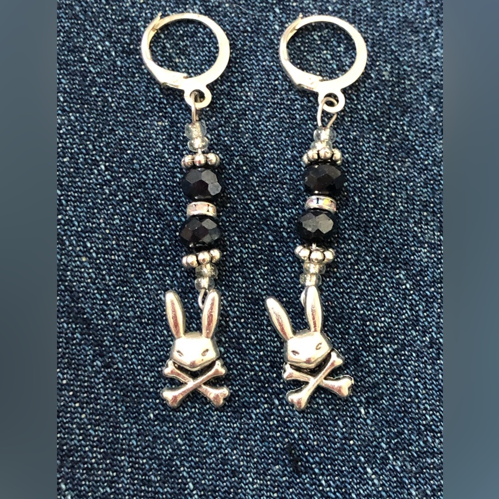 HAND CRAFTED Beaded earrings with funny bunny charms 2 in drop Black Silver
